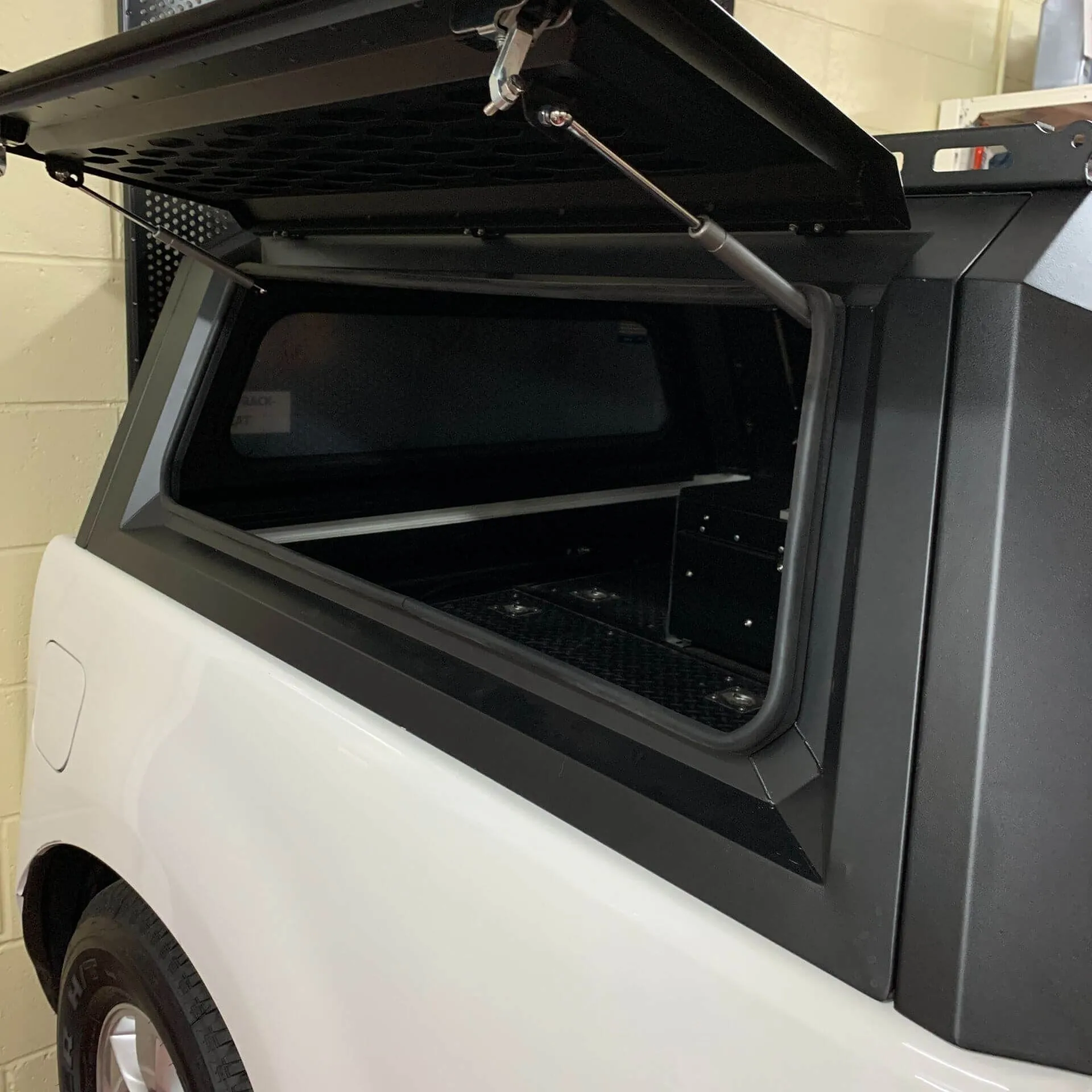 Aluminium Expedition Load Bed Canopy for the Mitsubishi L200 2015  Double Cab