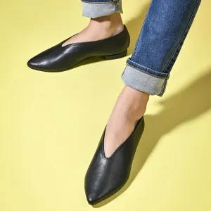 Sleek Aquatic Shoes