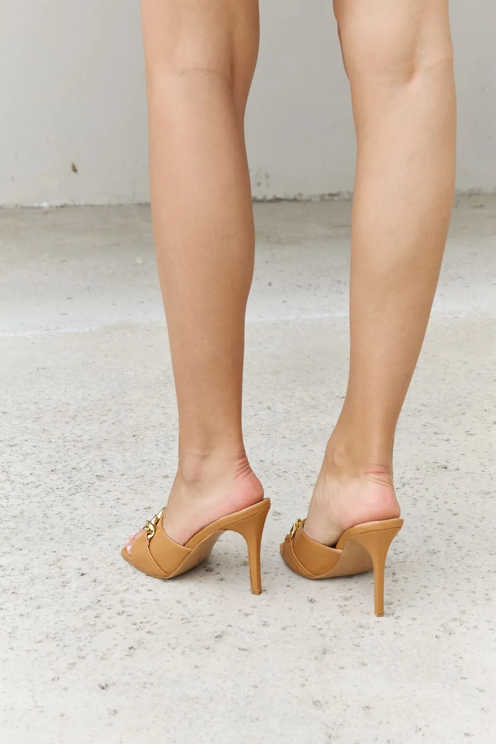 Chain Detail Mule Heels in Tan