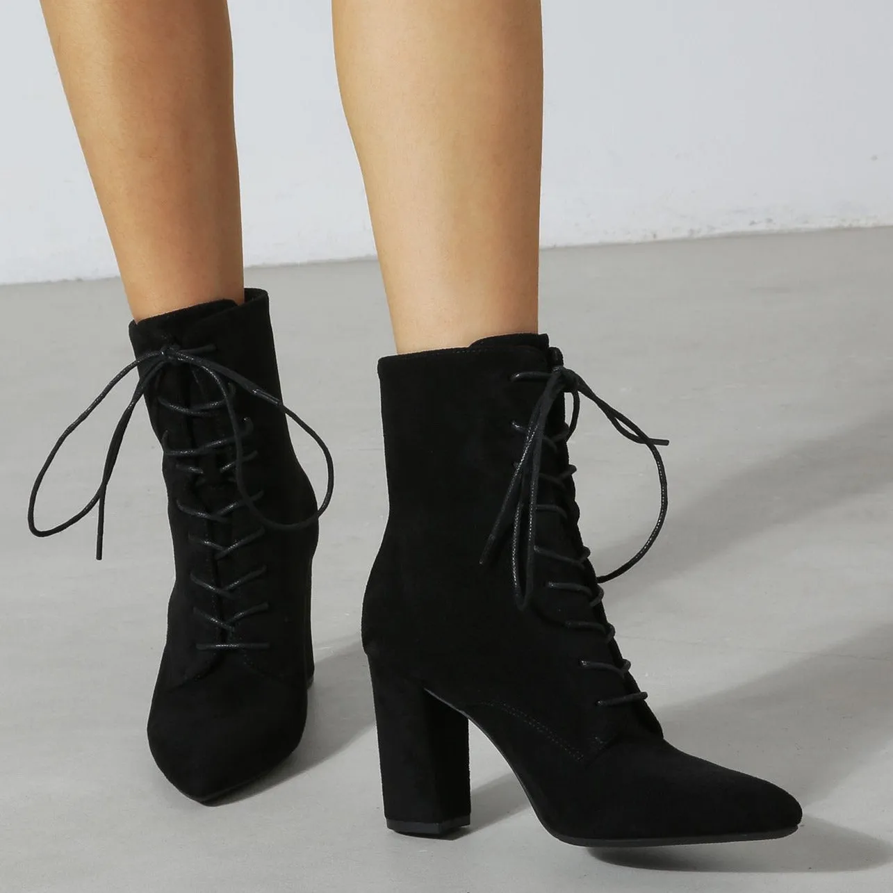 Chunky Heeled Suede Short Tube Boots