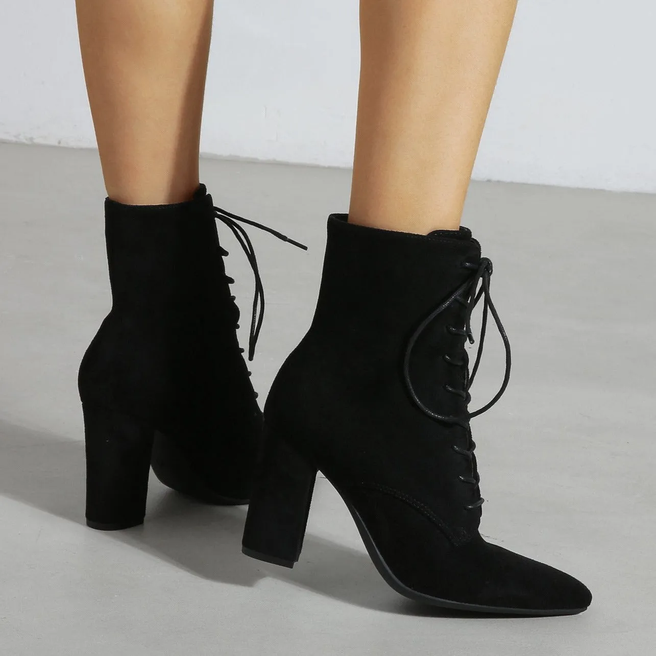 Chunky Heeled Suede Short Tube Boots